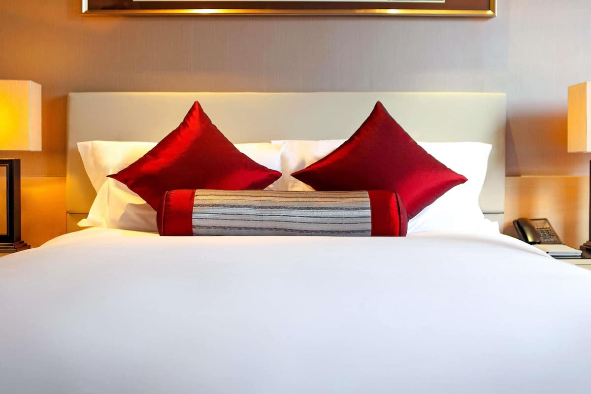 1 bedroom, premium bedding, down duvets, minibar