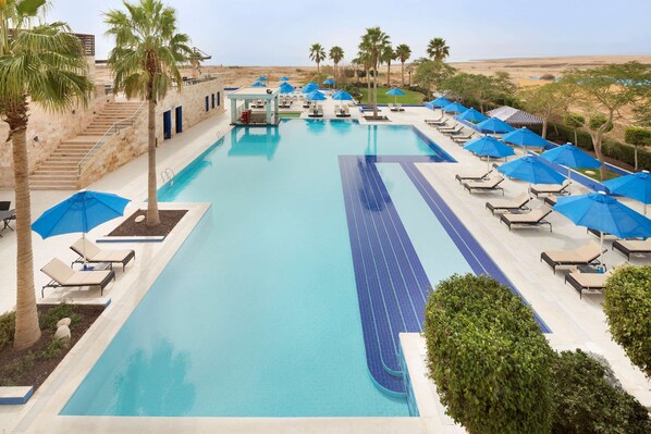 2 outdoor pools, open 7:30 AM to 8:00 PM, sun loungers - Ramada Resort by Wyndham Dead Sea (Sweimeh)