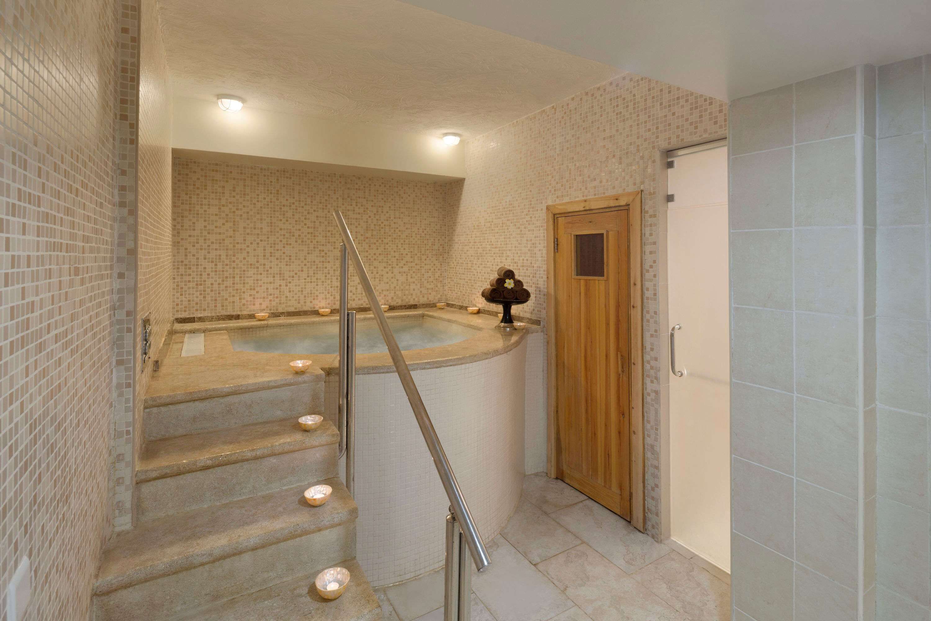 Couples treatment rooms, sauna, hot tub, steam room, body treatments