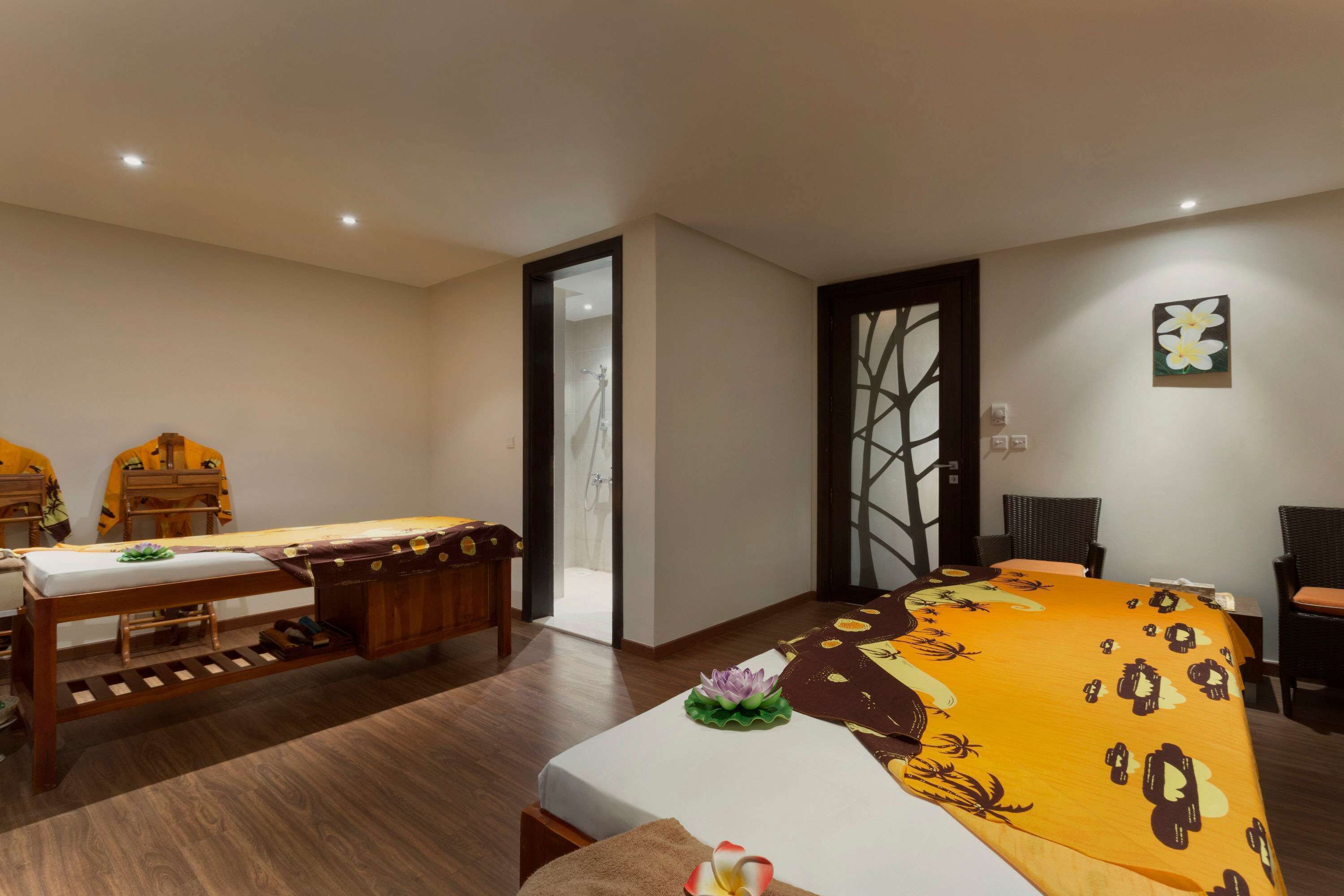 Couples treatment room(s), sauna, hot tub, steam room, body treatments