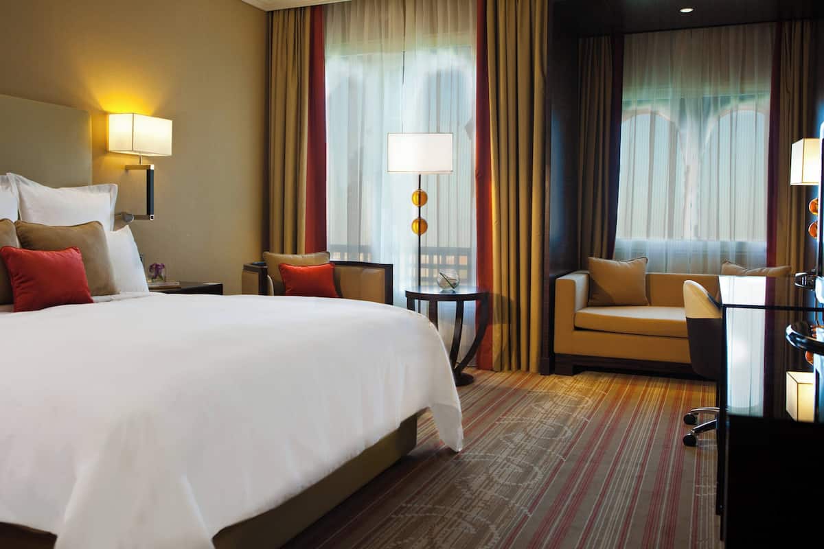 Executive Room, 1 King Bed | 1 bedroom, premium bedding, down comforters, pillowtop beds