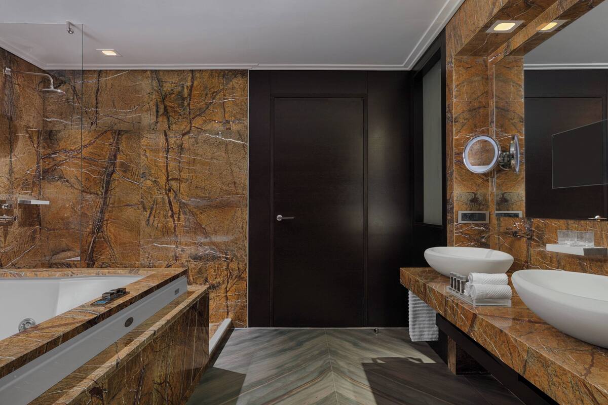 combined shower/bathtub, free toiletries, hair dryer, bathrobes