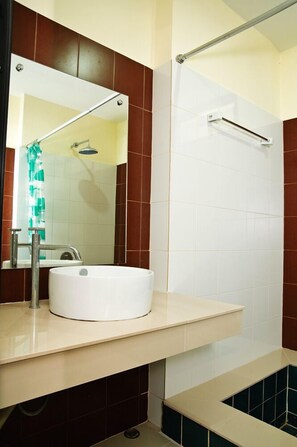 Separate bathtub and shower, towels - Baantai Cluster (Koh Samui)