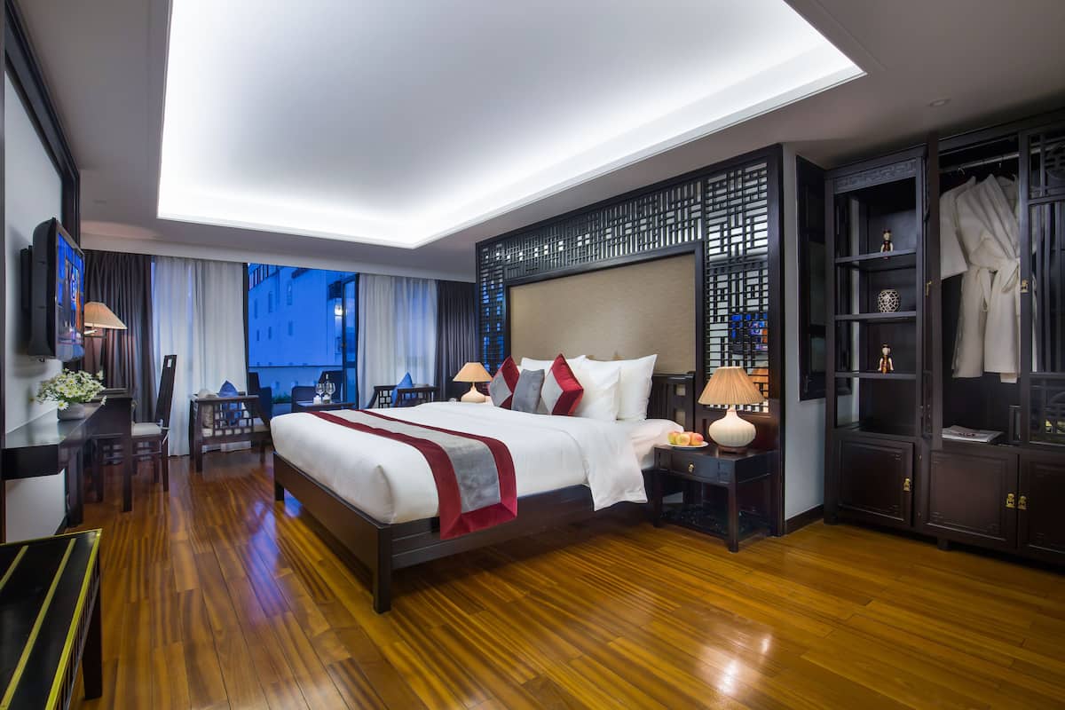 Down duvets, minibar, in-room safe, desk