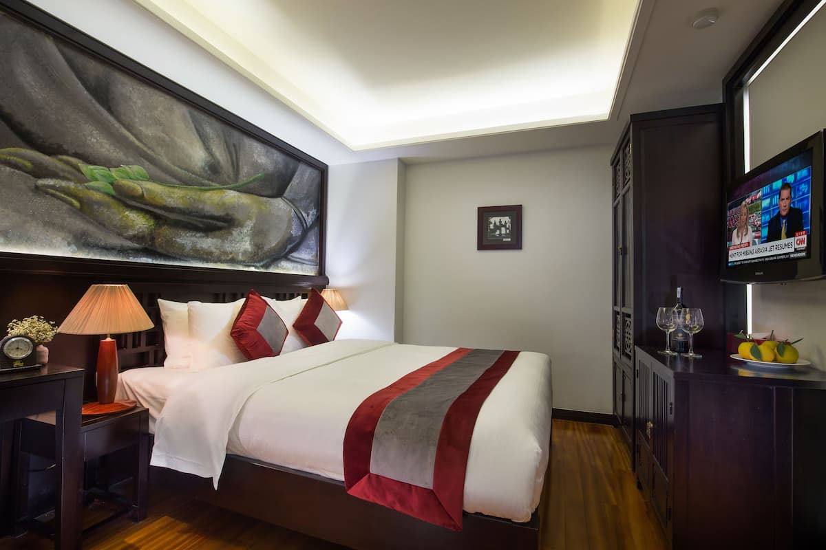 Down duvets, minibar, in-room safe, desk