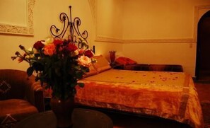 Deluxe Suite, Multiple Beds, Pool View | Premium bedding, down comforters, Select Comfort beds, in-room safe - Riad La Perle de Marrakech (Marrakech)