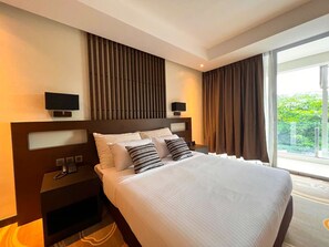 Premium bedding, in-room safe, desk, iron/ironing board - The Oriental Legazpi (Legazpi)