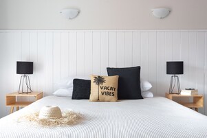 Tabla de planchar con plancha, cunas gratuitas y wifi gratis 