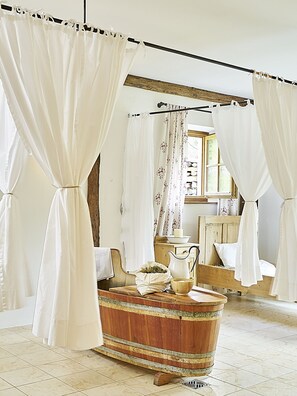 Sauna, hot tub, hot springs, body treatments, hydrotherapy, body wraps - Hotel Bad Schoergau (Sarentino)