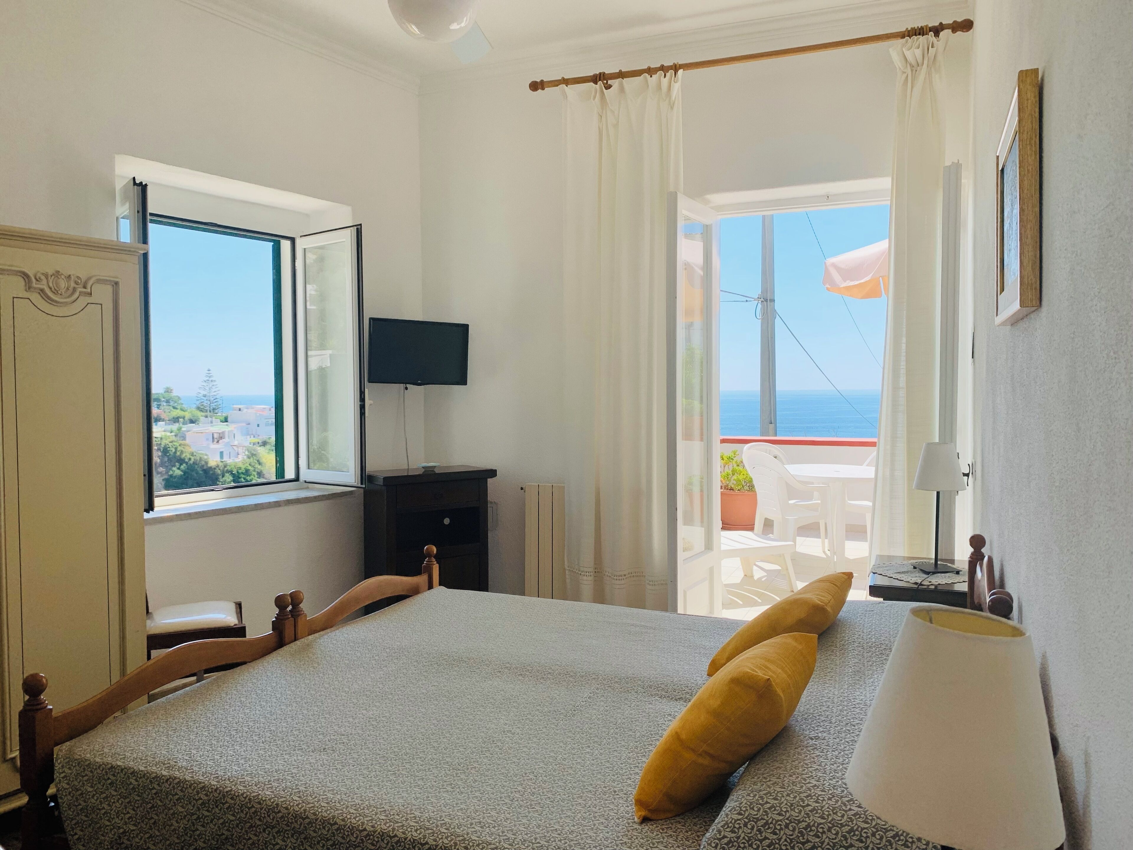 Twin Room, Ensuite, Partial Sea View