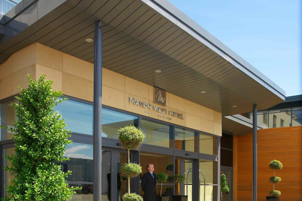 The Manor West Hotel & Leisure Club