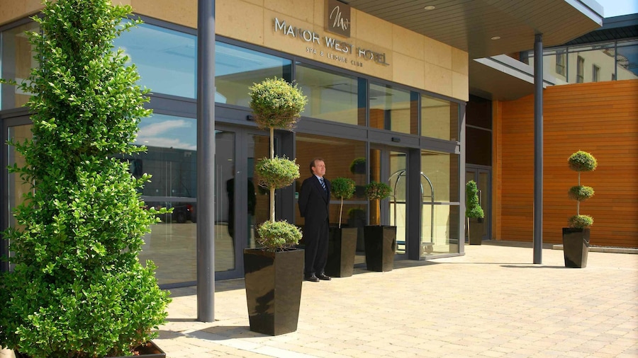 The Manor West Hotel & Leisure Club