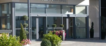 The Manor West Hotel & Leisure Club