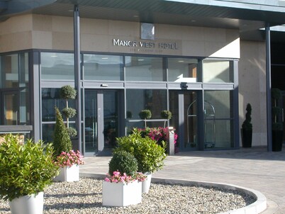 The Manor West Hotel & Leisure Club