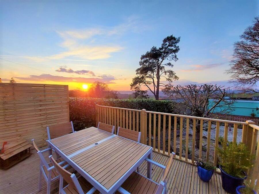 Luxury Suite (Large Kingsize Room Not Pet Friendly) | 1 bedroom, premium bedding, memory foam beds, desk