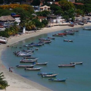 Una playa cerca, masajes en la playa, buceo, snorkel