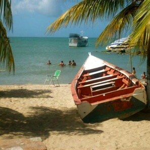 Una playa cerca, masajes en la playa, buceo, snorkel