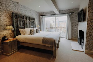 Superior Double Room | Egyptian cotton sheets, individually decorated, individually furnished - William Cecil (Stamford)