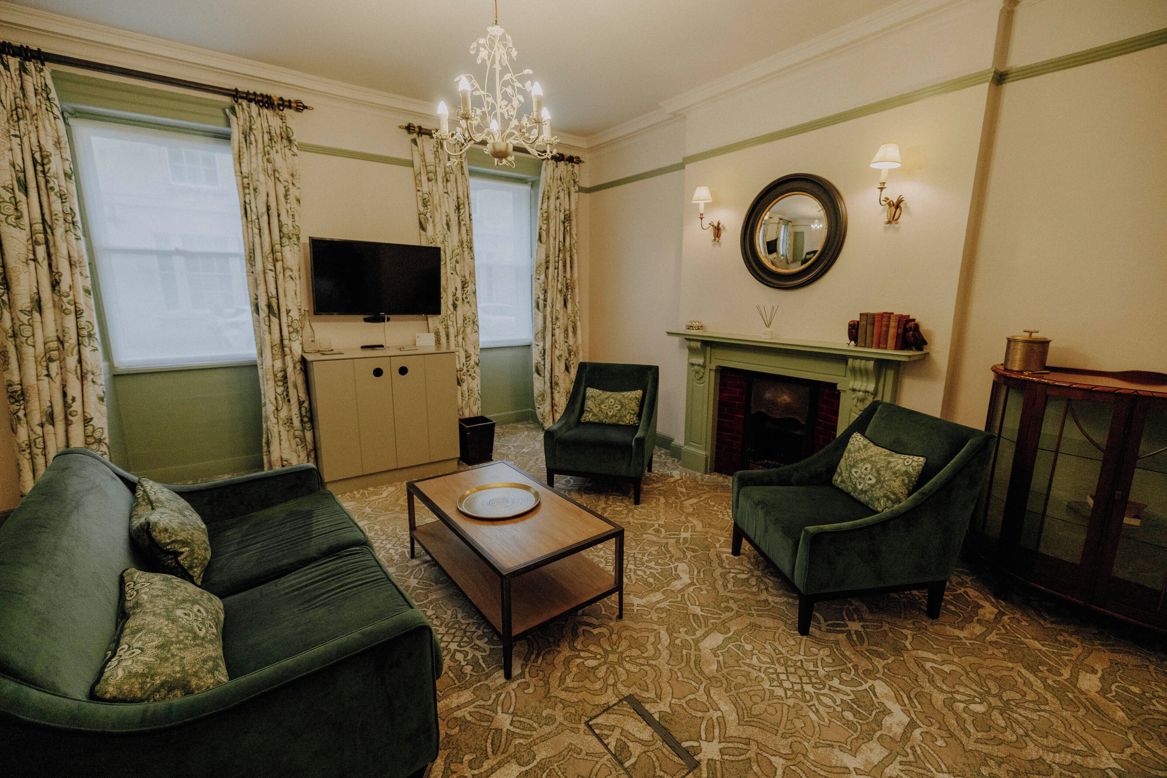 suite | living area | lcd tv