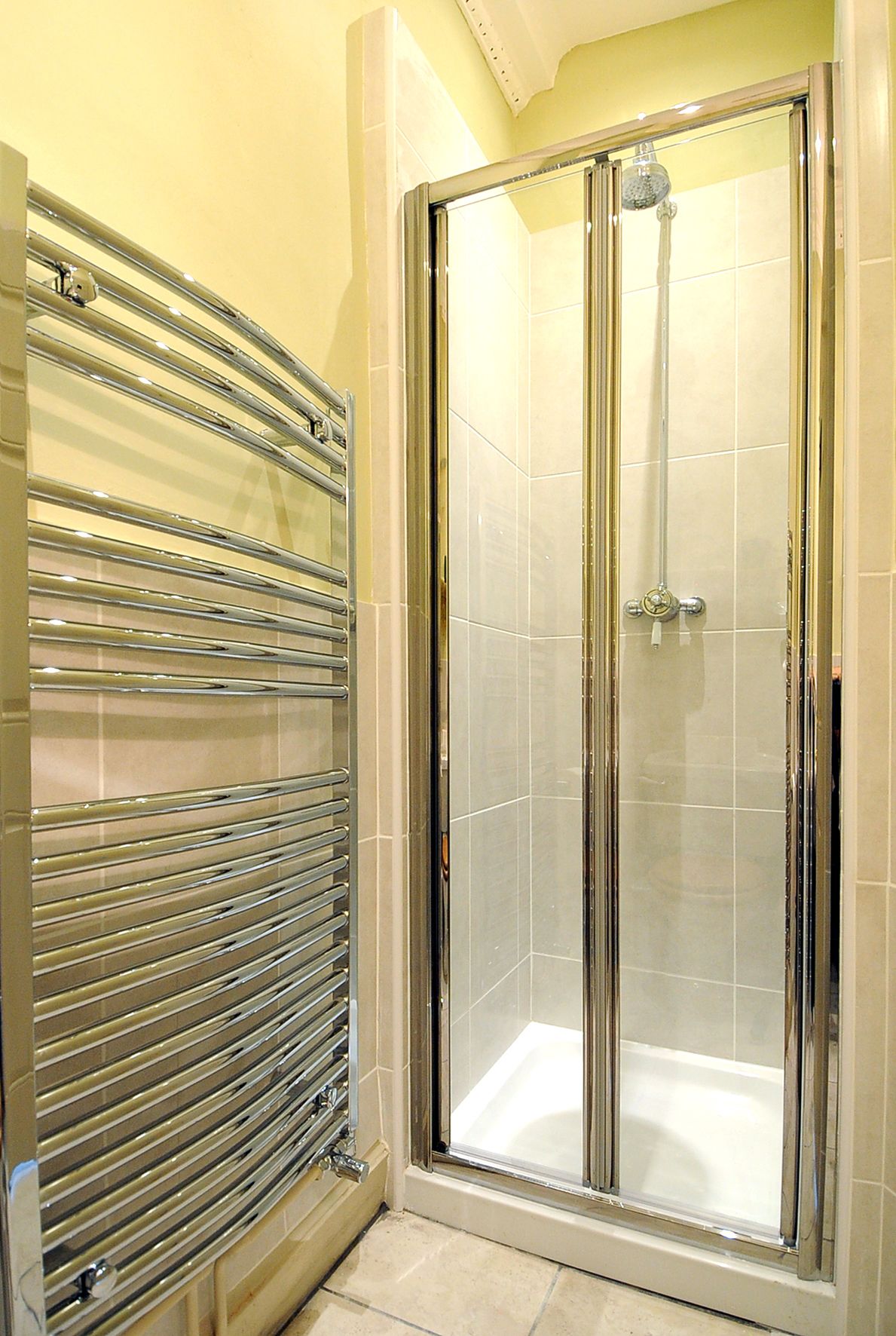 classic double or twin room | bathroom | combined shower/bathtub, free toiletries, hair dryer, towels