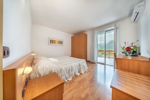 Family Suite | Minibar, in-room safe, desk, soundproofing - Hotel Karinhall (Trento)