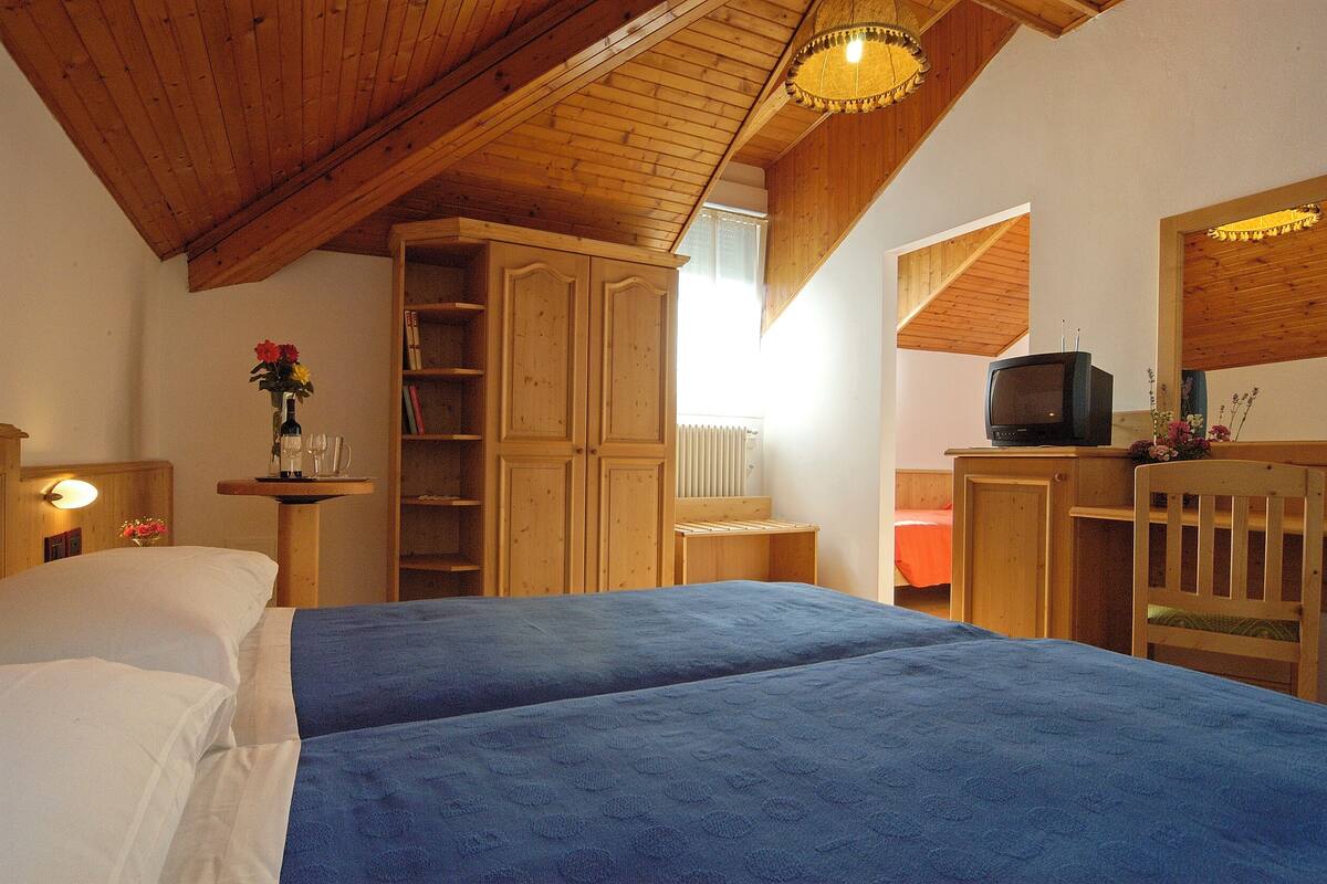 triple room | 1 bedroom, minibar, in-room safe, desk