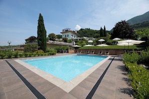 Seasonal outdoor pool, open 8:00 AM to 7:30 PM, sun loungers - Hotel Karinhall (Trento)