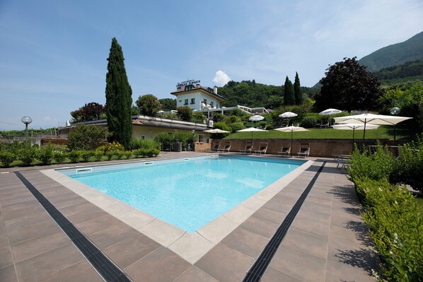 Seasonal outdoor pool, open 8:00 AM to 7:30 PM, pool loungers