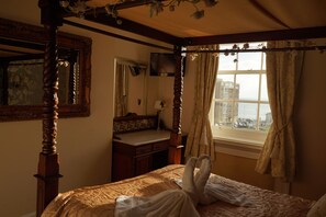 Four Poster Double Room with Seaview | 1 bedroom, individually decorated, individually furnished, desk - Regency Hotel (Brighton)
