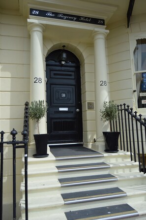Property entrance - Regency Hotel (Brighton)