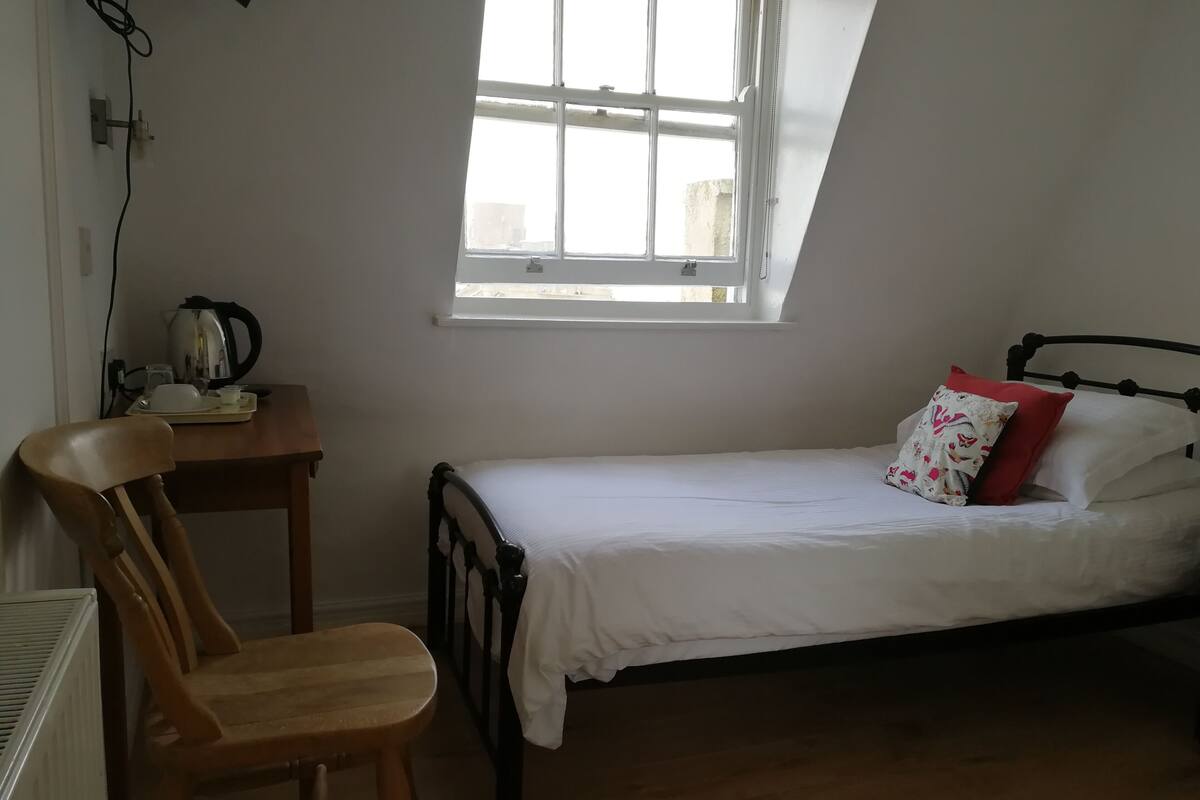 Economy Double Room with Seaview | 1 bedroom, desk, blackout drapes, iron/ironing board