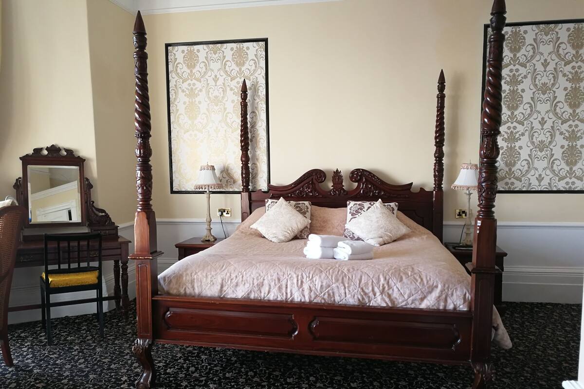 Superior Double Room with Balcony and Seaview  | 1 bedroom, desk, blackout drapes, iron/ironing board
