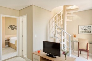 32-inch LCD TV with cable channels, TV - Higienopolis Hotel & Suites (São Paulo)