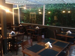 Lunch and dinner served  - Higienopolis Hotel & Suites (São Paulo)