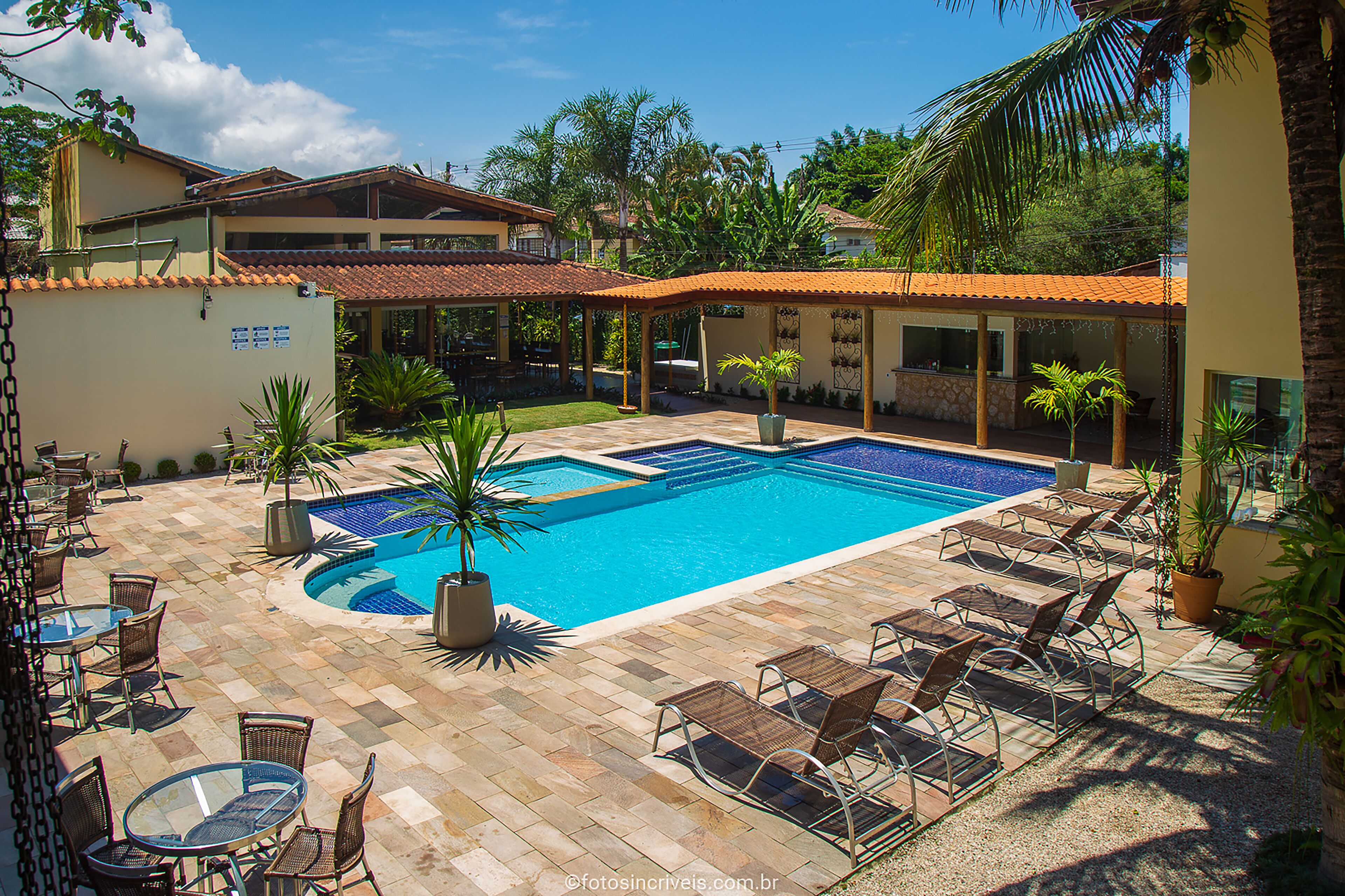 outdoor pool, open 8:00 am to 10:00 pm, pool loungers