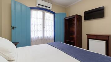 Habitación doble estándar, balcón | Minibar, wifi gratis y ropa de cama