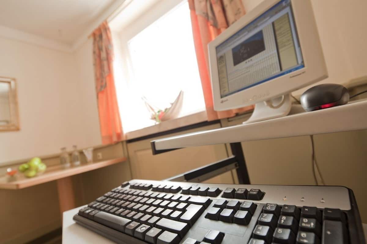 in-room business centre