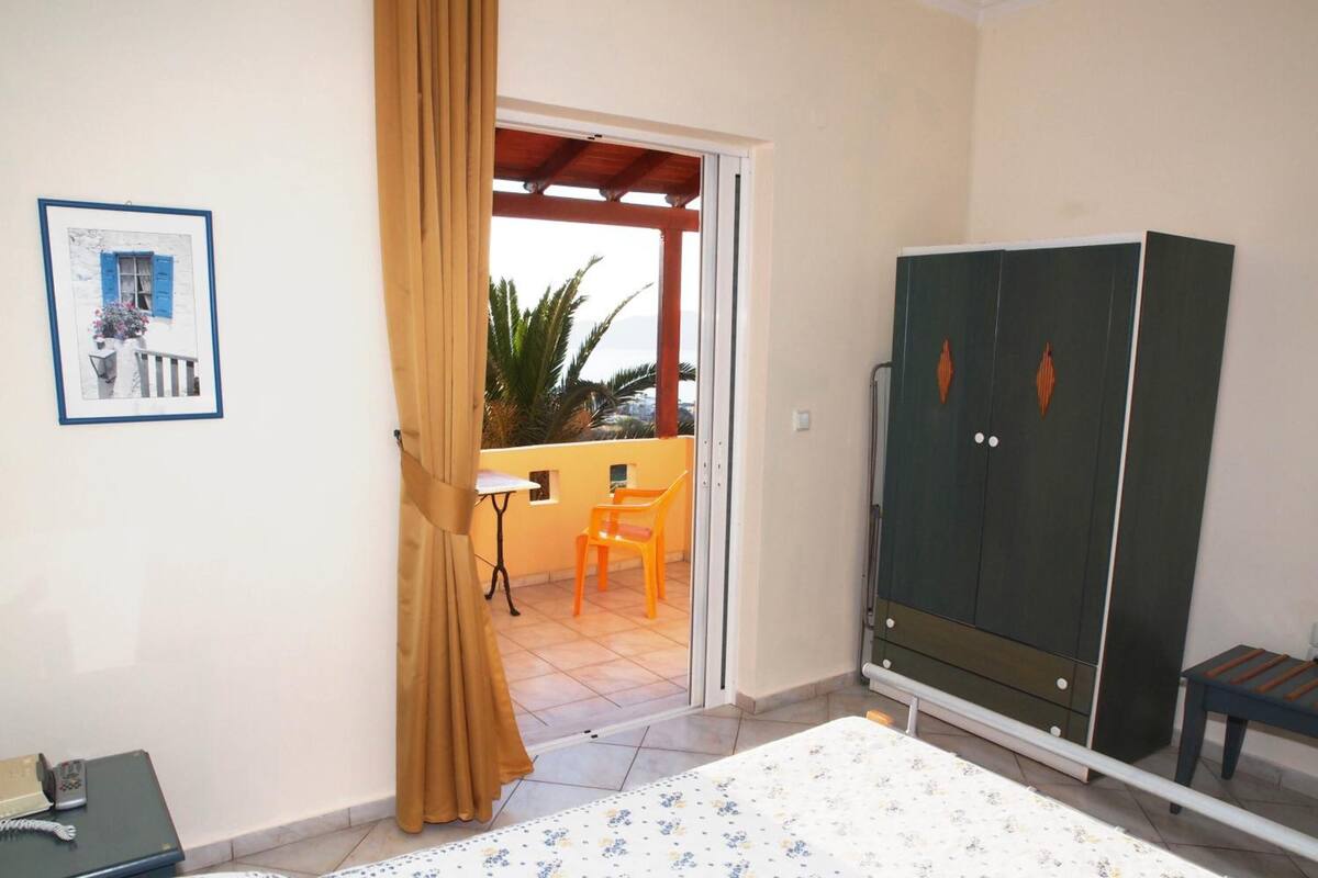 in-room safe, blackout curtains, soundproofing, iron/ironing board