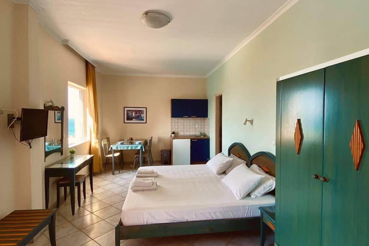 apartment for 3 people | in-room safe, blackout curtains, soundproofing, iron/ironing board