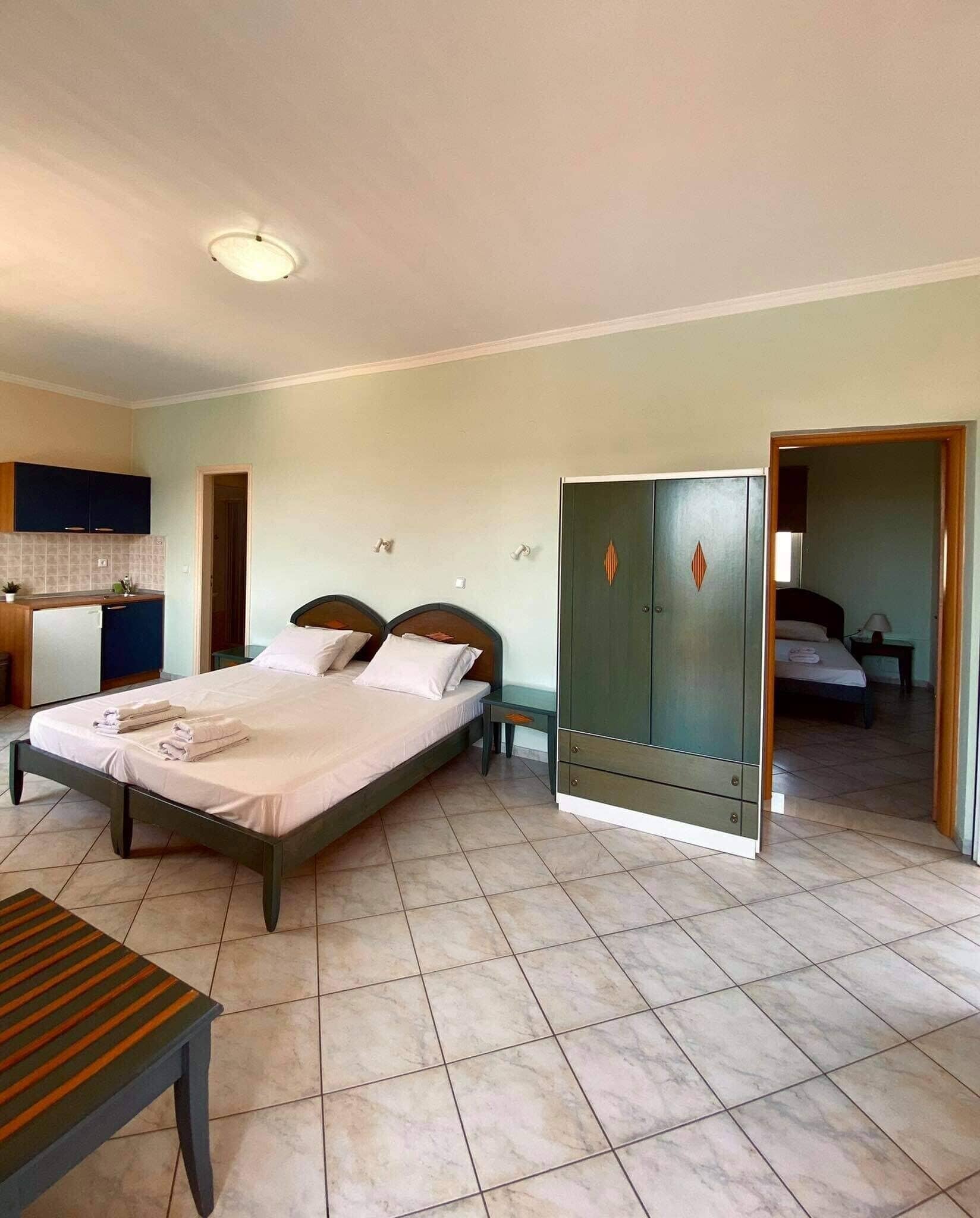 apartment for 4 people | in-room safe, blackout curtains, soundproofing, iron/ironing board