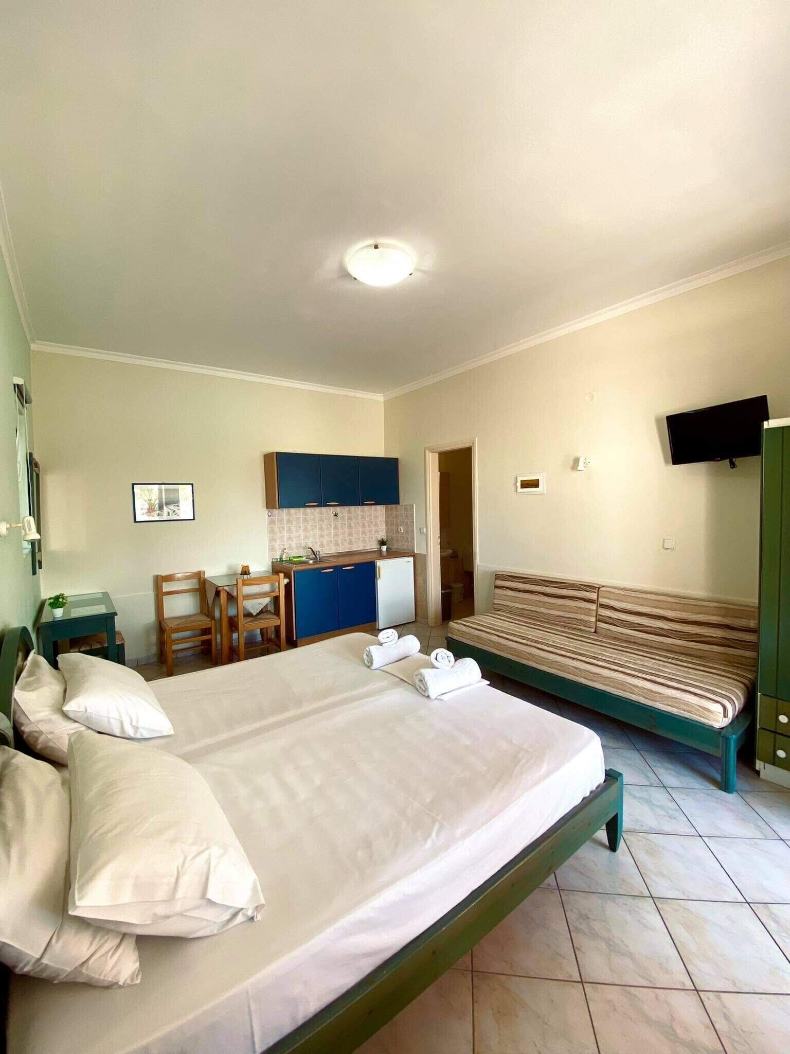 Estudio, 1 cama doble | Caja fuerte, cortinas opacas, sistema de insonorización