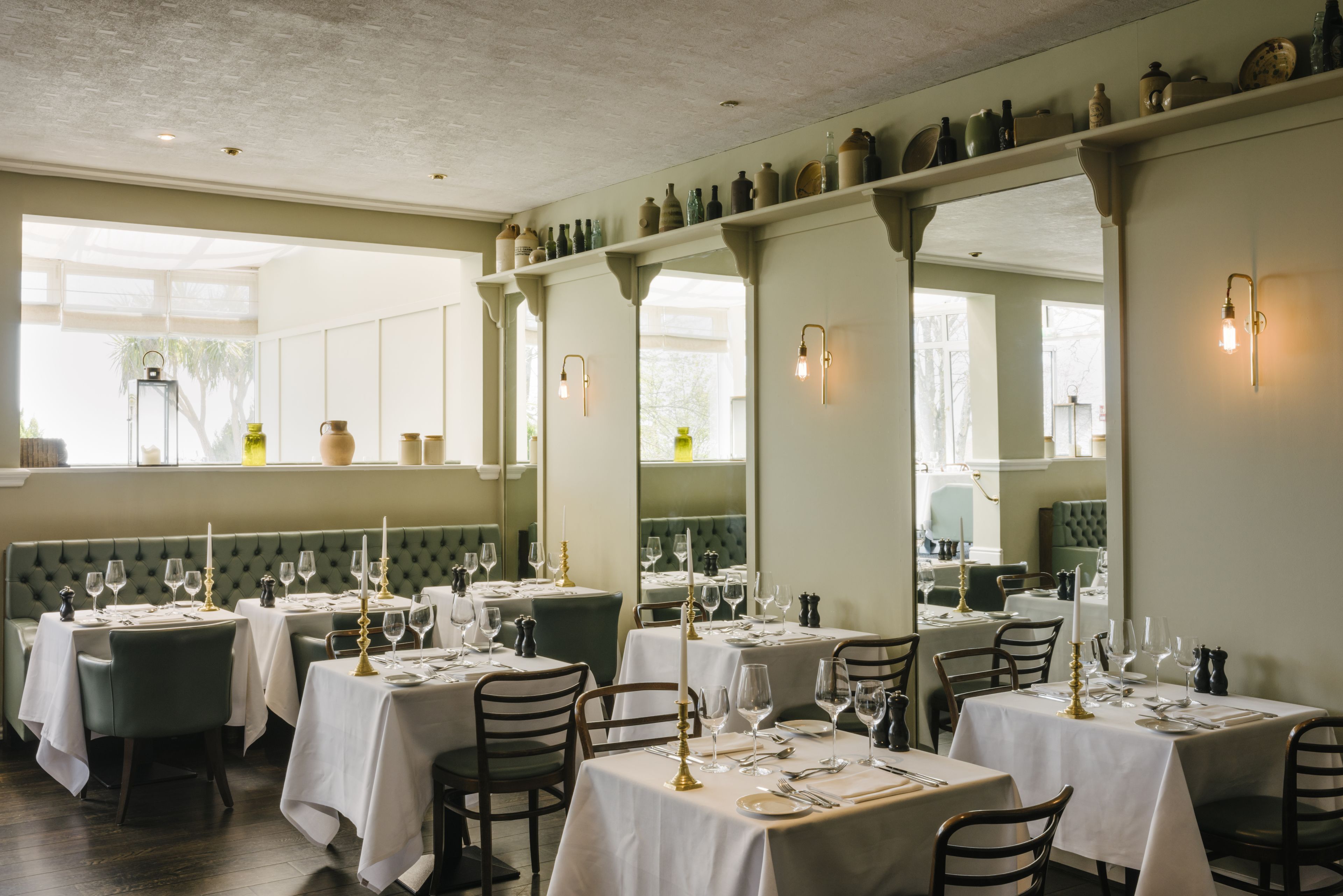 breakfast, lunch, dinner served; british cuisine