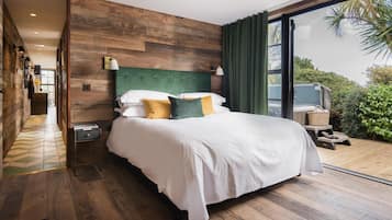 Egyptian cotton sheets, premium bedding, in-room safe, desk