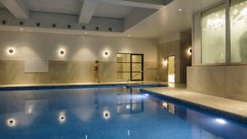 สระว่ายน้ำในร่ม