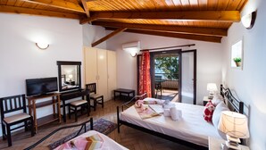شقة إستديو سوبيريور - بمنظر للبحر | خزنة داخل الغرفة وتجهيزات عازلة للصوت ومكواة/لوح كي وواي فاي مجانًا