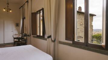 Chambre Supérieure, 1 lit double, vue ville