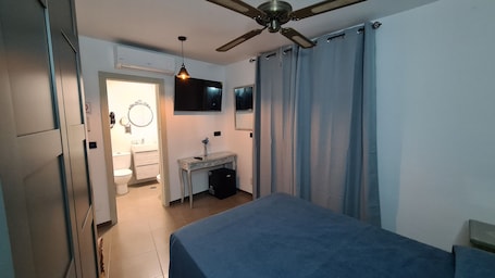 Comfort Double Room, 1 Queen Bed, Courtyard View | Frette Italian sheets, premium bedding, memory foam beds, minibar. Hotel San Sebastián Almuñecar