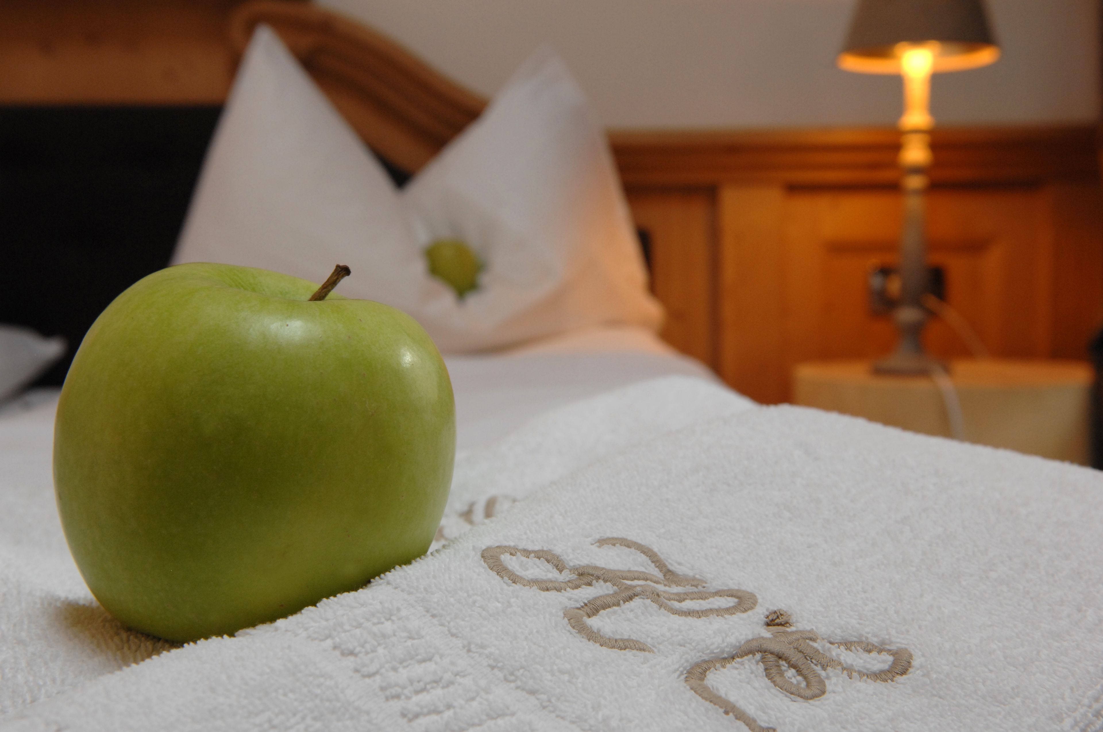 standard single room | hypo-allergenic bedding, down duvets, in-room safe, desk