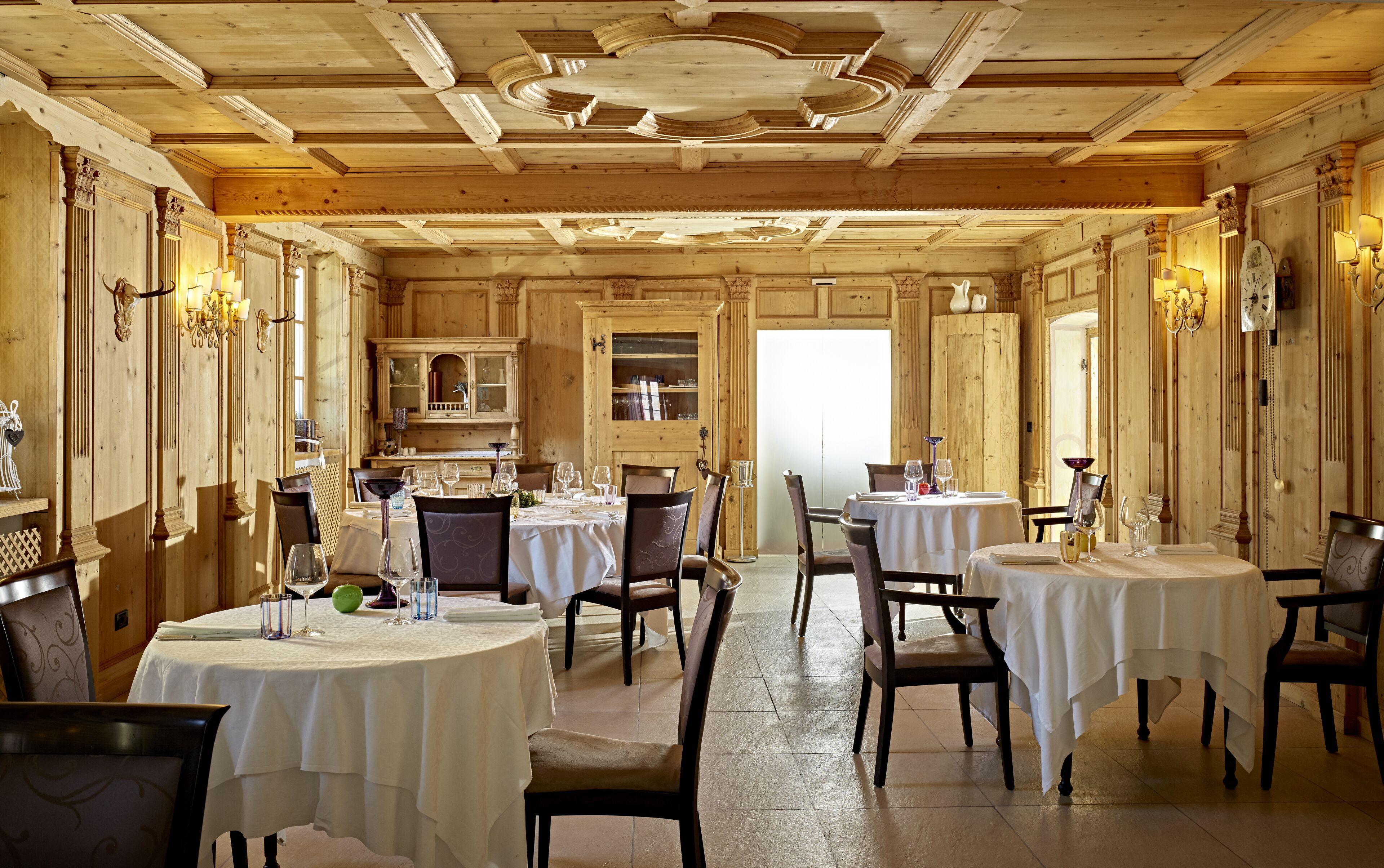 Petit déjeuner, déjeuner et dîner servis sur place