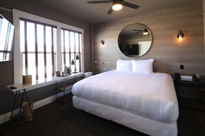 Bureau, fer et planche à repasser, Wi-Fi gratuit, draps fournis